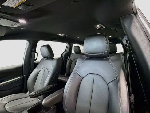 Used 2026 Chrysler Pacifica Select FWD image 19