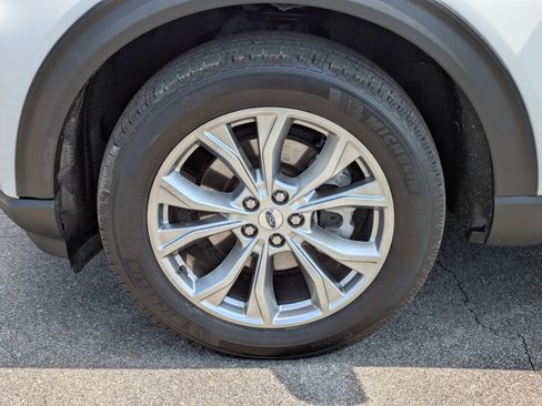 Used 2023 Ford Explorer Limited w/ Limited Technology Package image 26