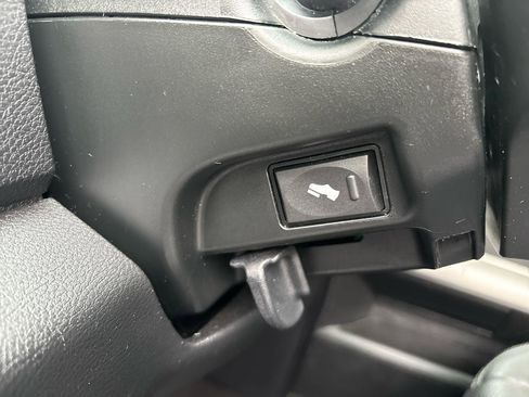 Used 2018 RAM 2500 Laramie w/ Sport Appearance Group AWD/4WD image 12