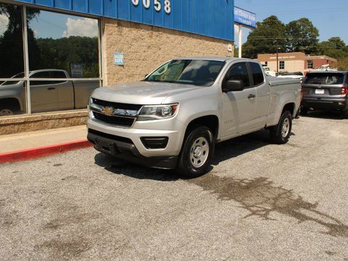 Used 2020 Chevrolet Colorado W/T w/ WT Convenience Package RWD image 3
