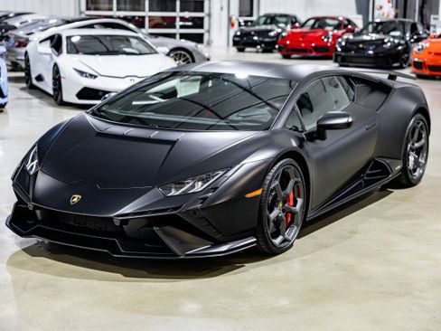 Used 2023 Lamborghini Huracan Tecnica image 2