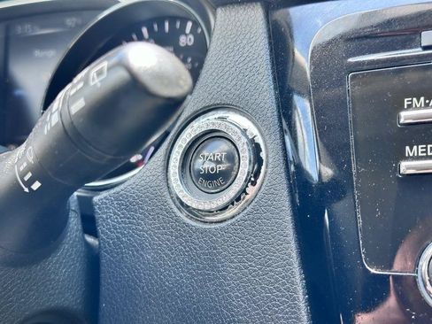 Used 2015 Nissan Rogue SV FWD image 25