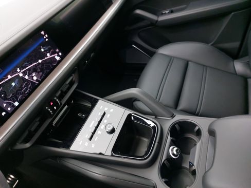 New 2026 Porsche Cayenne GTS image 27