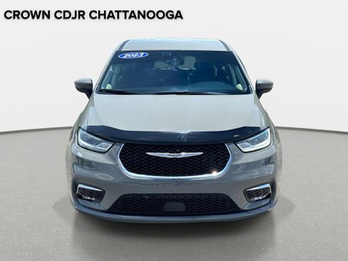 Used 2023 Chrysler Pacifica Touring-L FWD image 10
