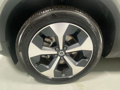 Used 2025 Volvo XC40 B5 Plus image 5