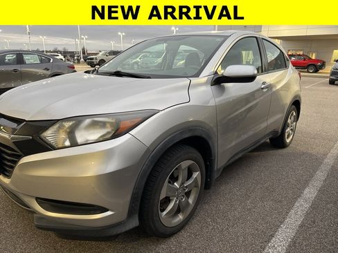 Used 2016 Honda HR-V LX image 2