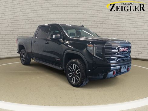 Used 2022 GMC Sierra 1500 AT4 w/ AT4 Premium Package AWD/4WD image 3