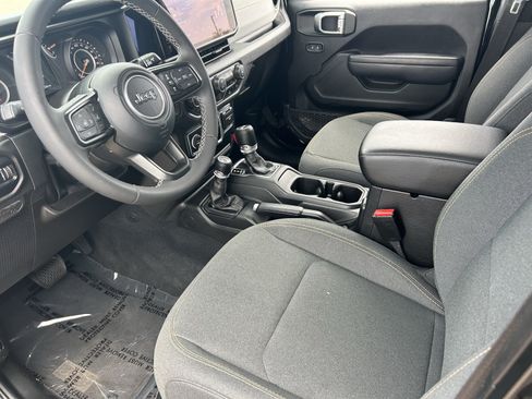 Used 2025 Jeep Wrangler Unlimited Sport AWD/4WD image 27