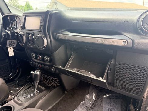 Used 2017 Jeep Wrangler Unlimited Sport AWD/4WD image 28