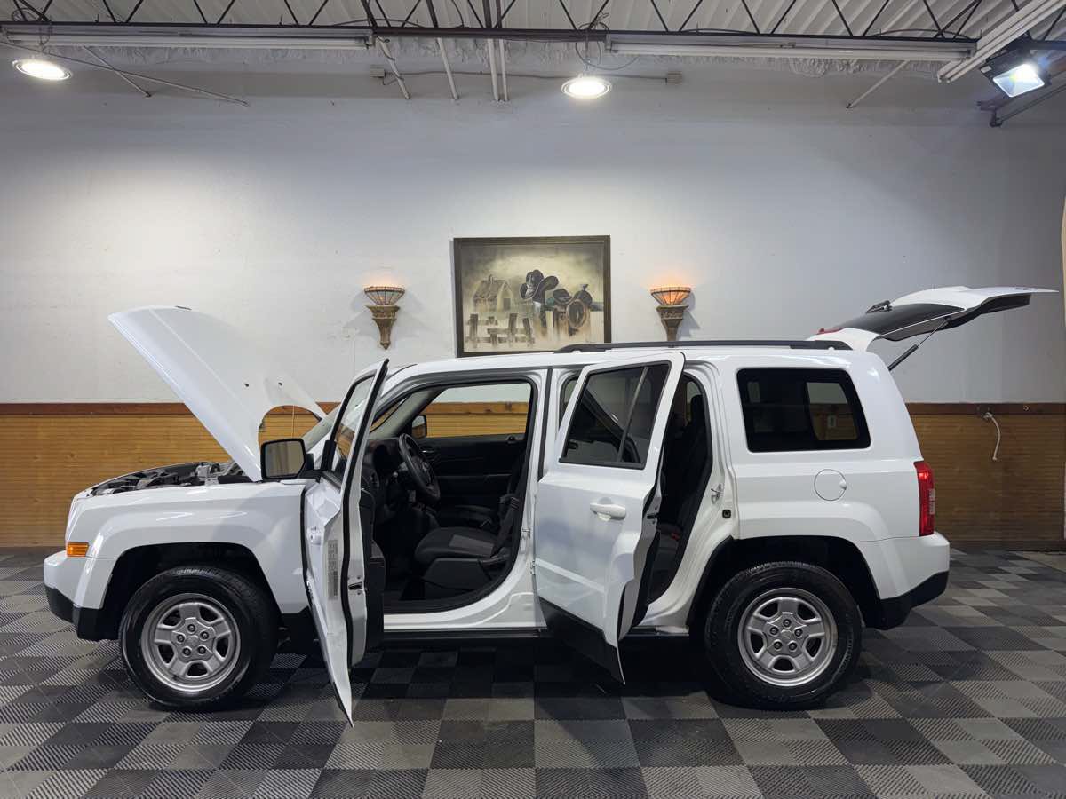 Used 2015 Jeep Patriot Sport w/ Power Value Group FWD image 12