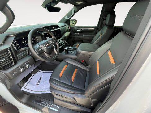 Used 2025 GMC Sierra 1500 AT4 w/ AT4 Premium Package AWD/4WD image 18