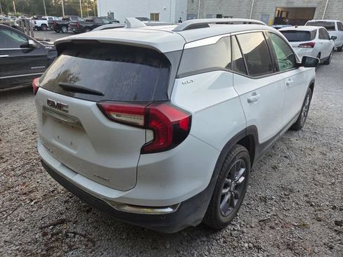 Used 2024 GMC Terrain SLT AWD/4WD image 5