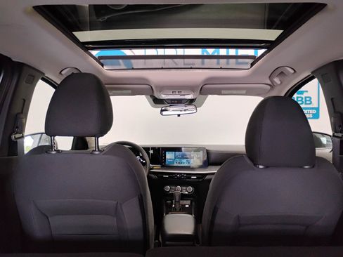 Used 2025 Nissan Kicks SV w/ SV Premium Package FWD image 11