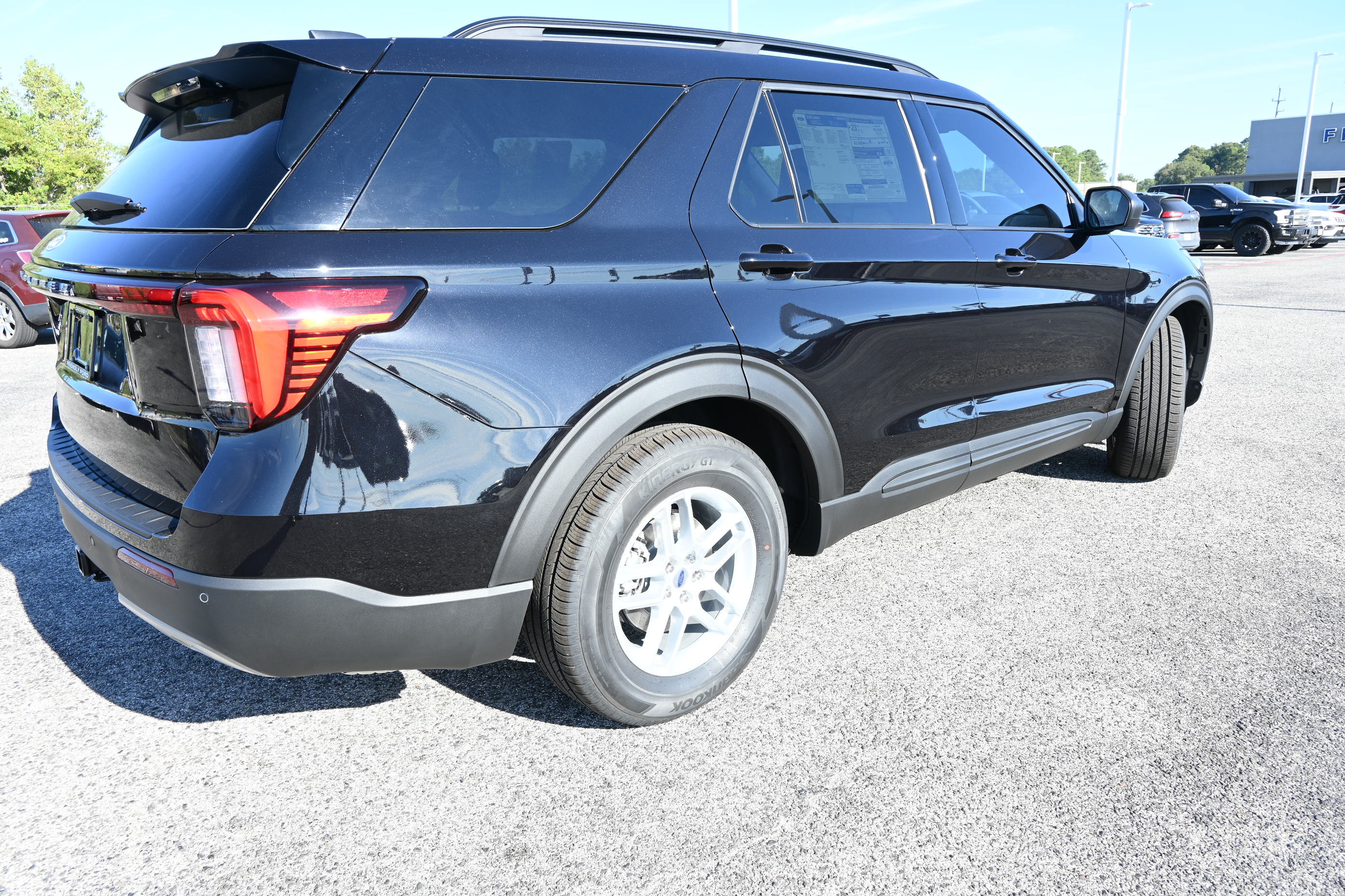 New 2027 Ford Explorer Active w/ Active Comfort Package RWD image 2