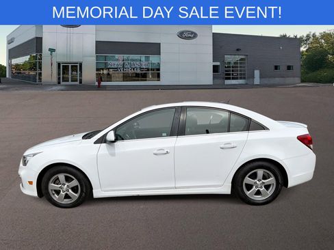 Used 2016 Chevrolet Cruze LT w/ Sun And Sound Package FWD image 7