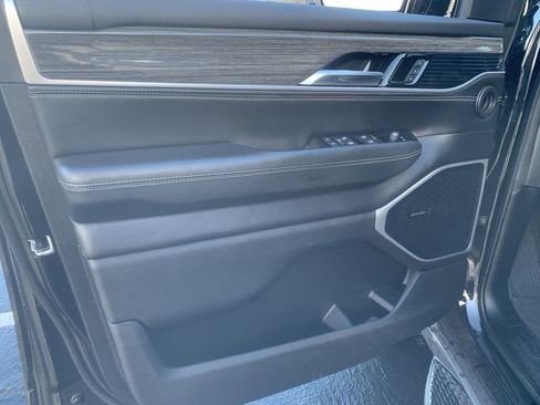 Used 2022 Jeep Wagoneer Series II w/ Premium Group I image 17