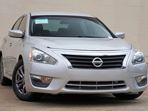 Used 2015 Nissan Altima 2.5 S w/ Special Edition Package FWD image 2