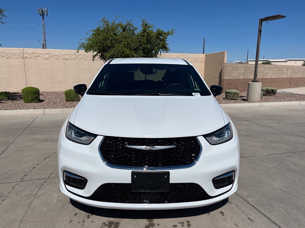 Certified 2025 Chrysler Pacifica Select FWD image 4