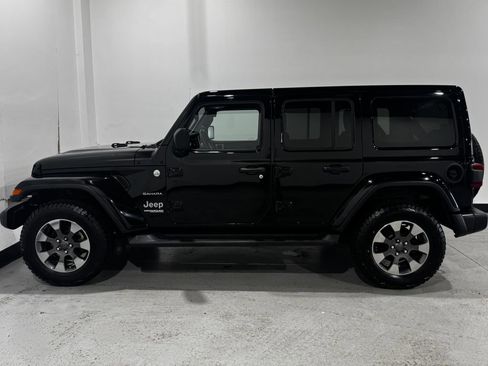 Used 2018 Jeep Wrangler Unlimited Sahara w/ Uconnect 4C Nav & Sound Group image 10