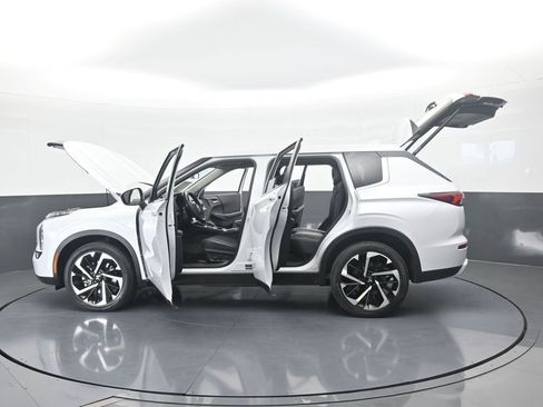 Used 2023 Mitsubishi Outlander SE image 81