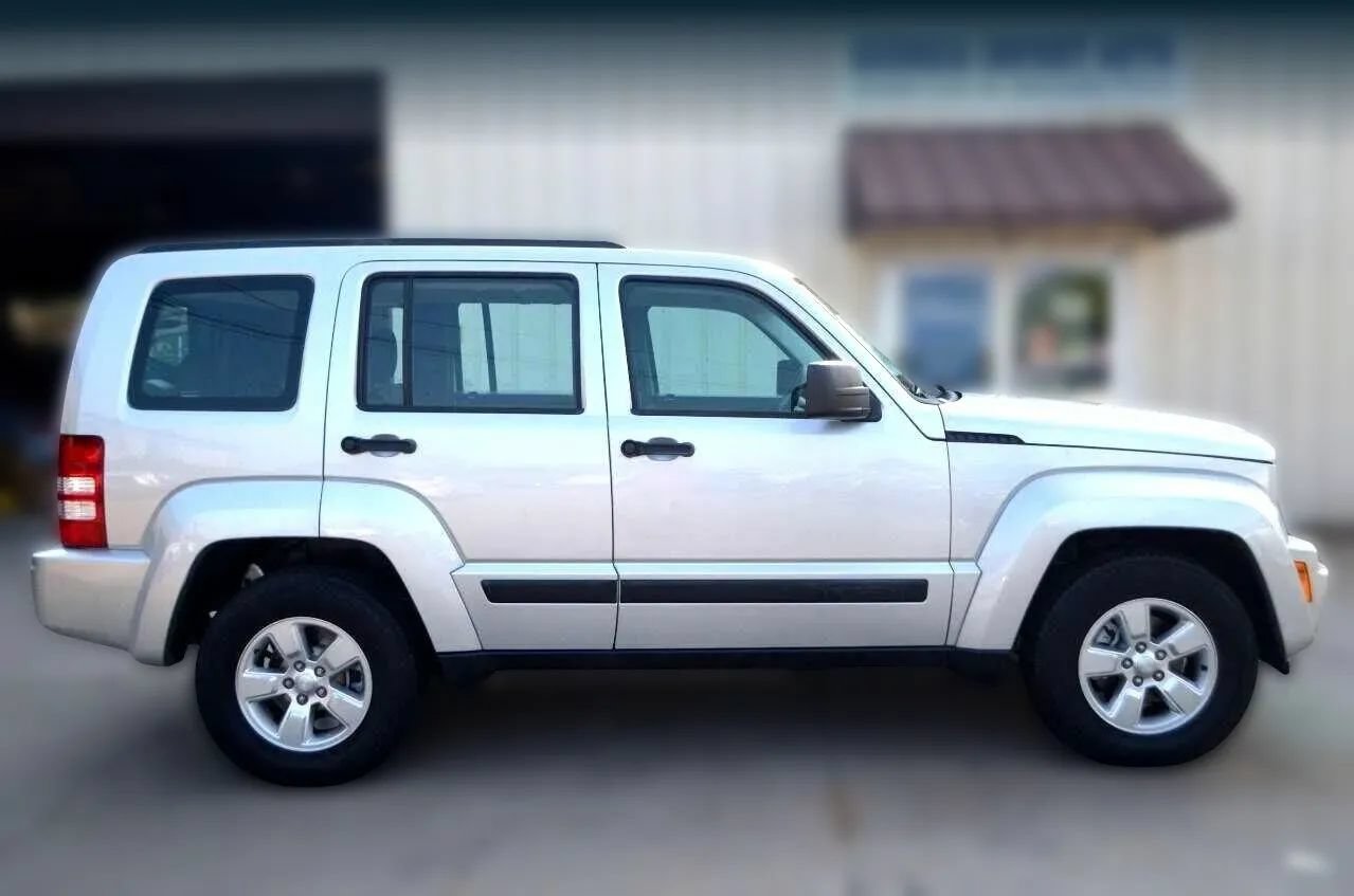Used 2012 Jeep Liberty Sport RWD image 6