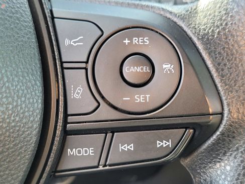 Used 2025 Toyota RAV4 XLE AWD/4WD image 23