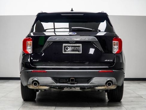 Used 2022 Ford Explorer XLT w/ Equipment Group 202A AWD/4WD image 11