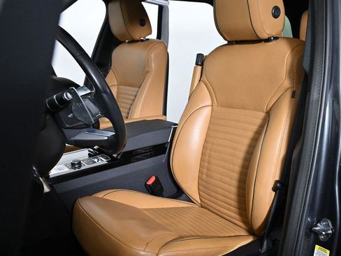 Used 2019 Land Rover Discovery HSE image 24