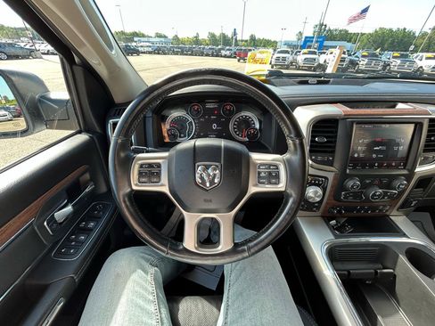 Used 2018 RAM 1500 Laramie w/ Convenience Group AWD/4WD image 32