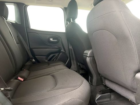 Used 2023 Jeep Renegade Latitude AWD/4WD image 28