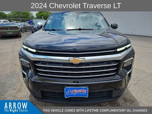 Used 2024 Chevrolet Traverse LT AWD/4WD image 3