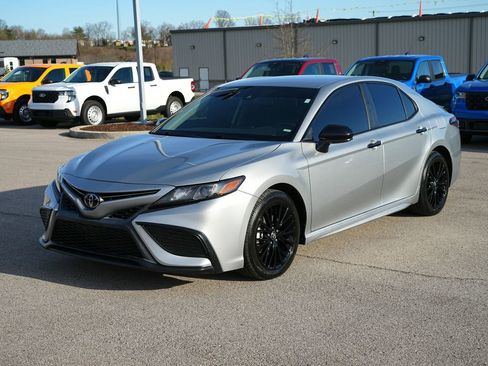 Used 2021 Toyota Camry SE image 9