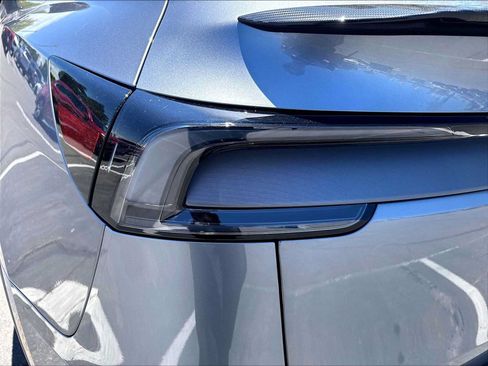 Used 2026 Tesla Model Y 2WD image 29