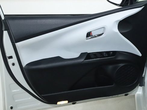 Used 2019 Toyota Prius XLE image 15