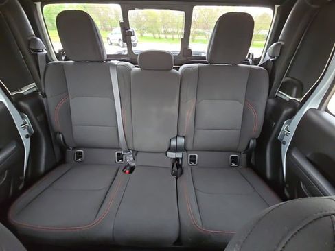 Used 2023 Jeep Gladiator Rubicon w/ LED Lighting Group AWD/4WD image 19