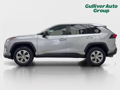 Used 2022 Toyota RAV4 LE FWD image 3