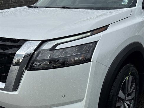 New 2025 Nissan Pathfinder SL image 10