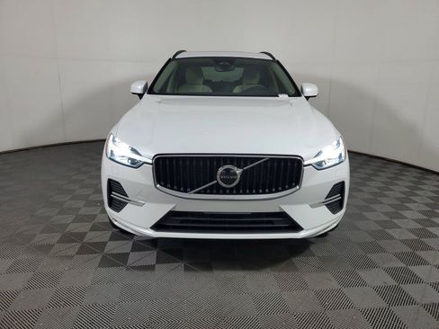 Used 2022 Volvo XC60 B5 Momentum w/ Climate Package FWD image 2