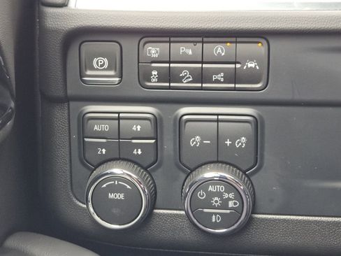 Used 2025 Chevrolet Tahoe Z71 AWD/4WD image 17