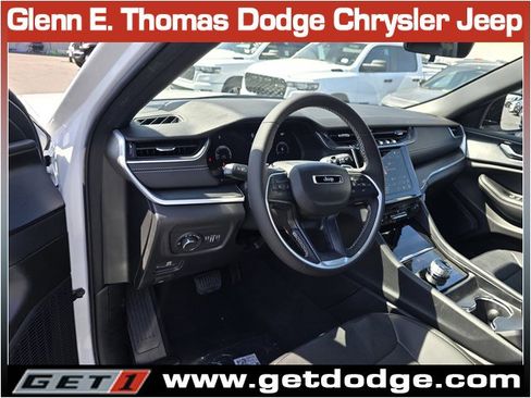 New 2025 Jeep Grand Cherokee Laredo image 8