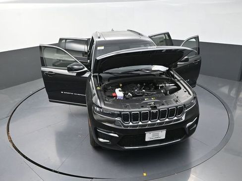 New 2025 Jeep Grand Cherokee Limited w/ Luxury Tech Group II AWD/4WD image 31