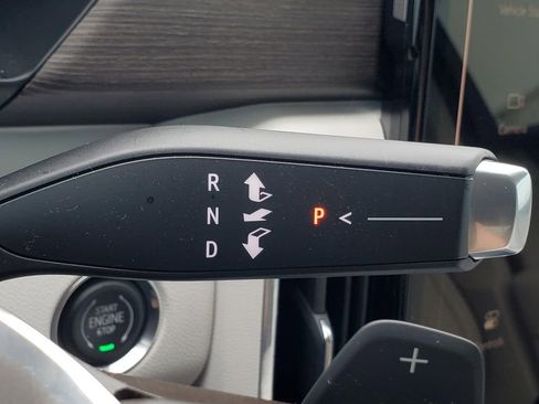 Certified 2025 GMC Acadia Denali FWD image 33