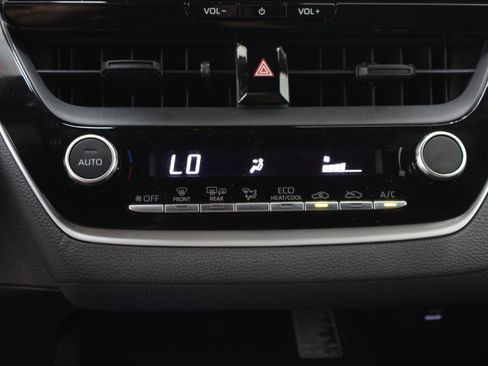 Used 2026 Toyota Corolla SE w/ SE Premium Package FWD image 18