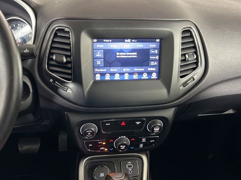 Used 2017 Jeep Compass Latitude w/ Popular Equipment Group AWD/4WD image 10