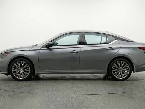 Used 2025 Nissan Altima 2.5 SV FWD image 5