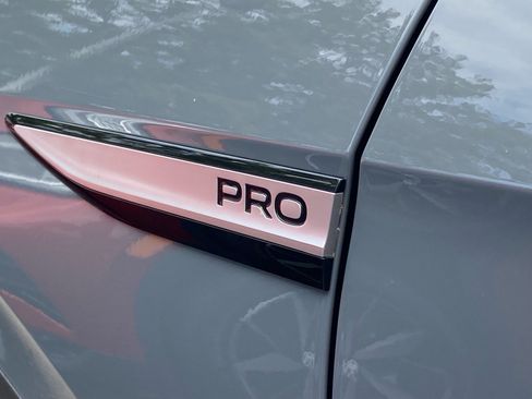 Used 2023 Volkswagen ID.4 Pro RWD image 6