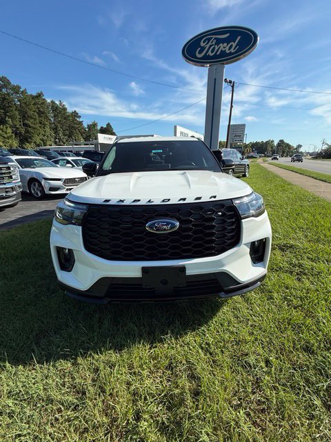 New 2026 Ford Explorer ST-Line w/ ST-Line Street Pack RWD image 2