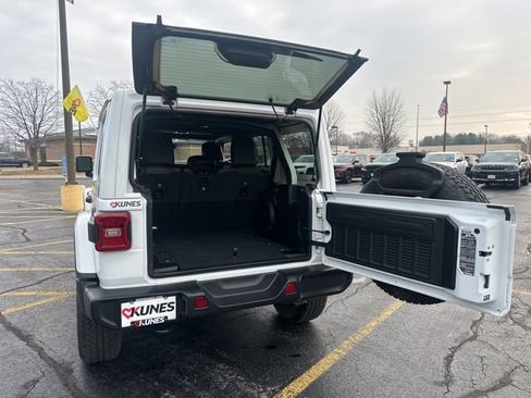 Used 2023 Jeep Wrangler Altitude image 17