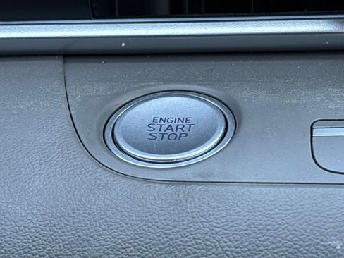Used 2025 Hyundai Elantra SEL FWD image 21