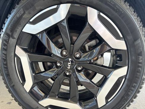 Used 2023 Kia Telluride S image 5